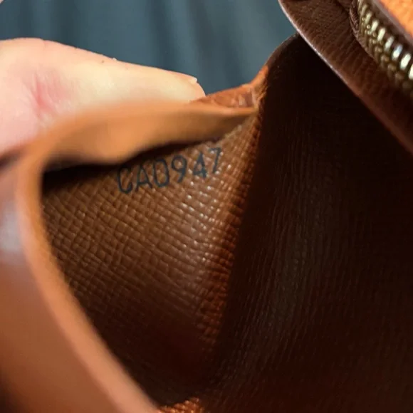 Louis Vuitton Zip Wallet - Picture 8 of 13